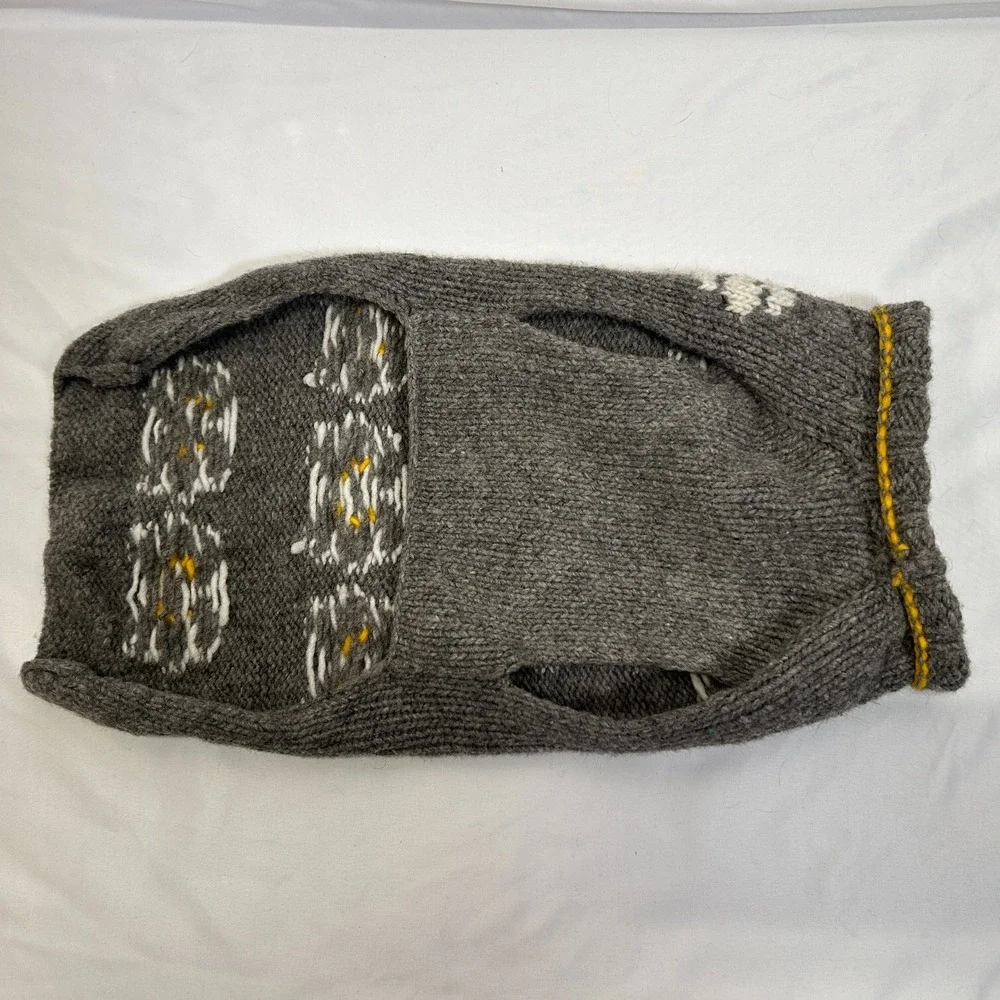 Chillydog Small/Medium Dog Sweater Handmade‎ 100% Wool Gray Daisies Flowers